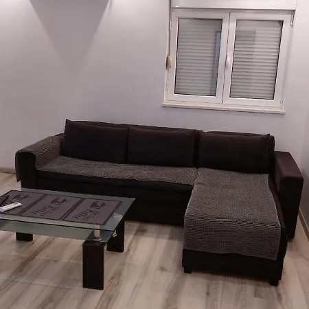 N Apartment *